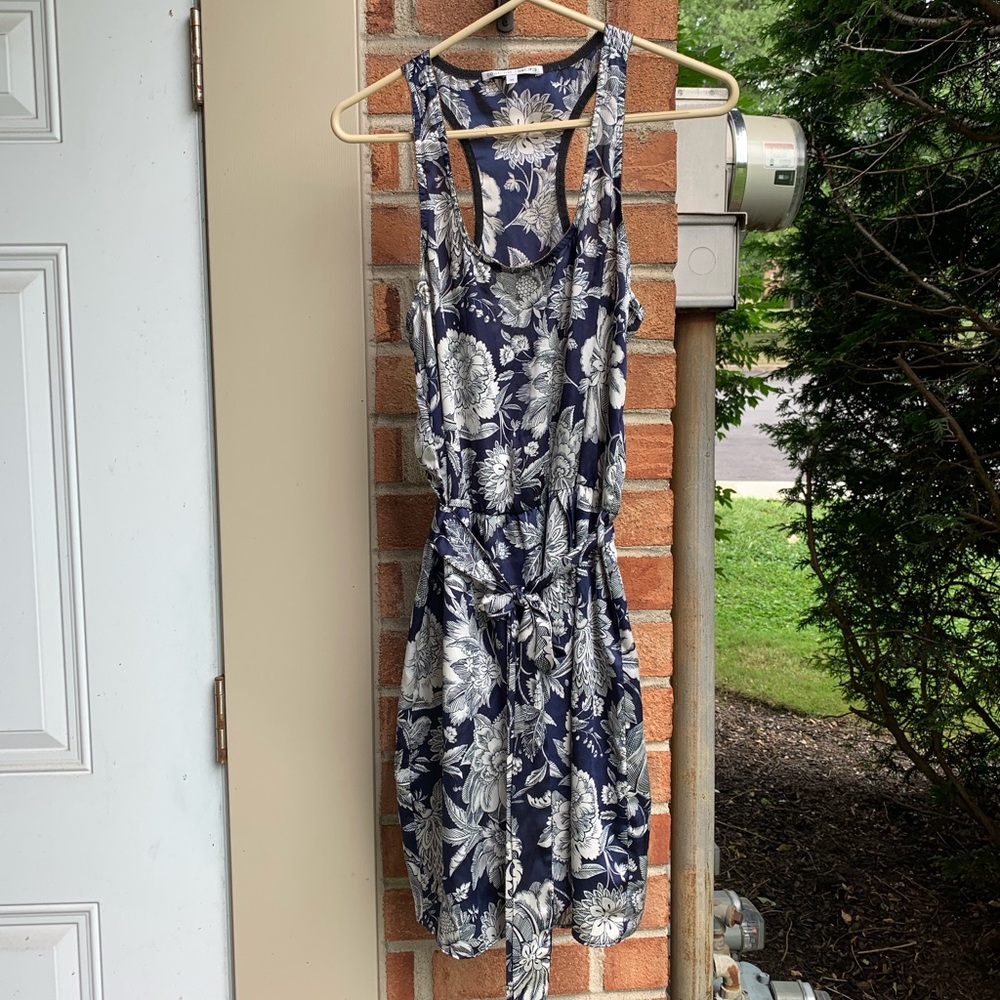 Floral pattern dress with tie